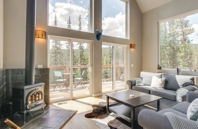 Private Deck: Secluded Fairplay Cabin