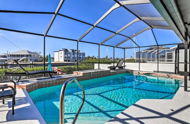 Private Dock and Saltwater Pool Apollo Beach House