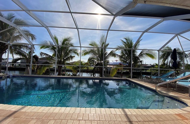Private Dock & Heated Pool. No Bridges! 10% Off Weekly & Monthly. Pet Friendly.