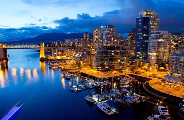 Private Ground Level Suite - Private Deck, Mountain and Some Ocean Views!