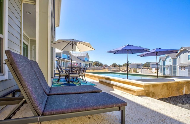 Private Heated Pool, Boat & Jetski Slip, Kayaks/SUPs, Bunk Beds, Lounge Chairs