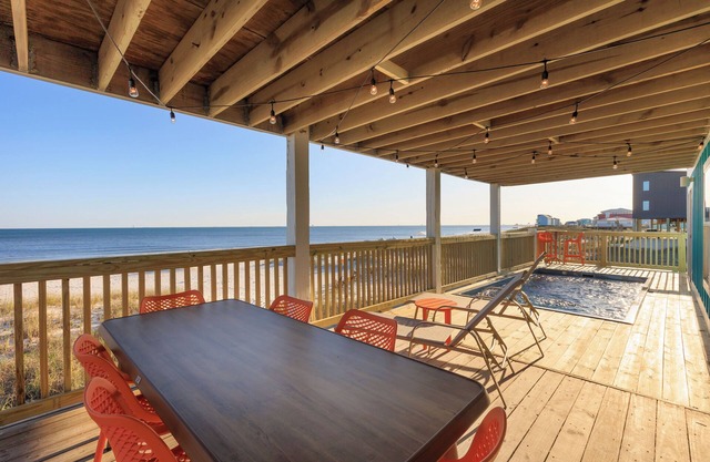 Private Heated Pool! Gulf Front, Beach Gear, Dog Friendly, Fort Morgan