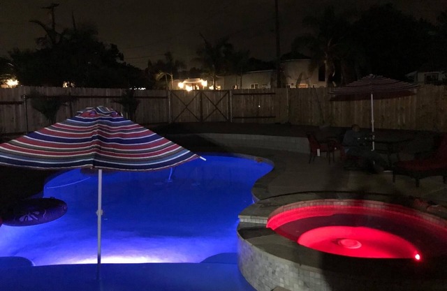 Private home! Heated Pool Spa, Casita kitchenette. Central Oasis getaway!