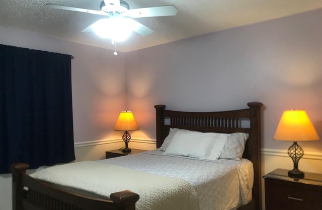 Private house in West Palm Beach, Fl. Cozy 3 Bedroom with plenty of yard space.