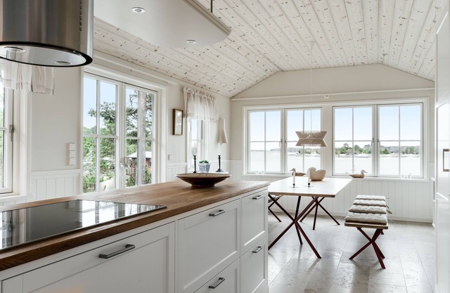 PRIVATE ISLAND GET-AWAY MOTORBOAT INCLUDED