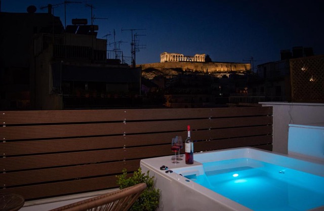 Private Jacuzzi & Acropolis View - The Athenian Loft
