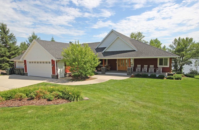 PRIVATE Luxury Lake Home with 5+ BR and Gourmet Kitchen-22 Foot Pontoon Included