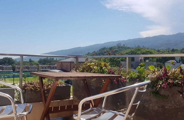 Private neighborhood house near mountains and pool