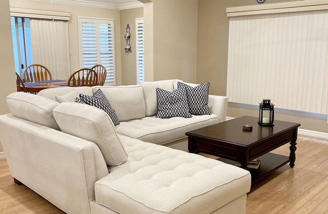 Private oasis! Family sized villa! 3 min to Lake Sumter Square, walk to pool