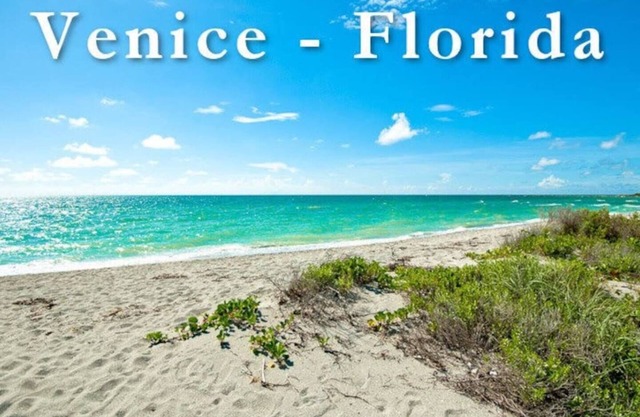 Private pool House with Fountains & Beach Walkable