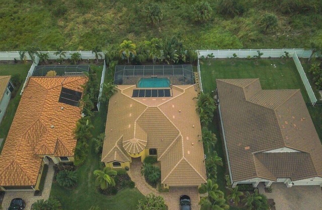 Private Pool. Near Beach, Florida Fabulous