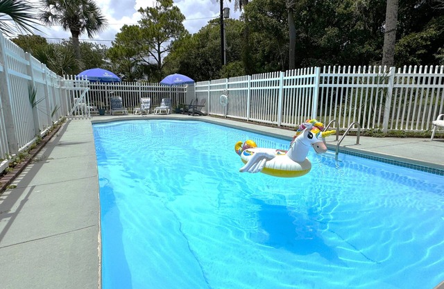 Private Pool, Ocean View, Beach Access Across Street - Castle By The Sea