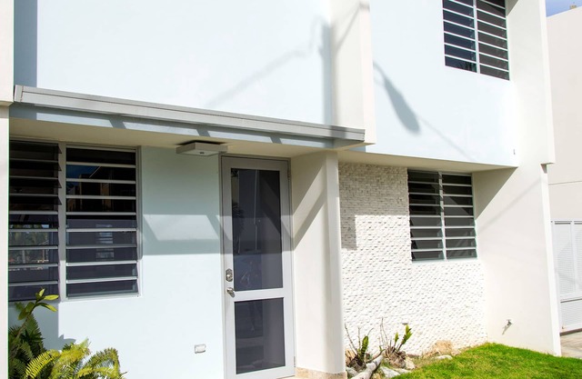 Private pool, Oceanview, Centrally located!