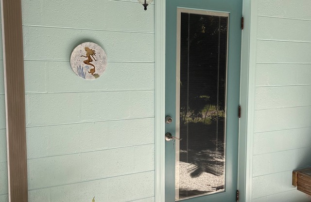 Private retreat walking distance to beautiful beaches and restaurants.