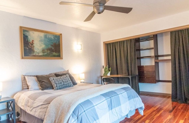 Private Room and Entrance, amazing views, deck space.