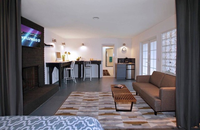 Private room in a guesthouse in Los Angeles, California