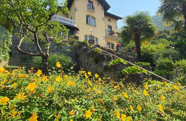 PRIVATE ROOM IN VILLA with terrace, various gardens and barbecue.