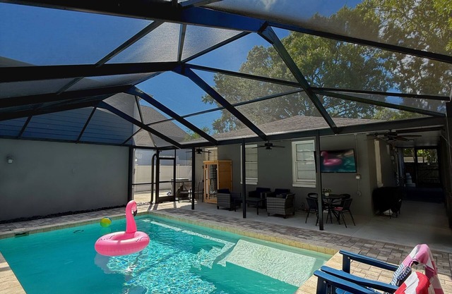 Private Screened in Pool with Main/Guest House and Sauna