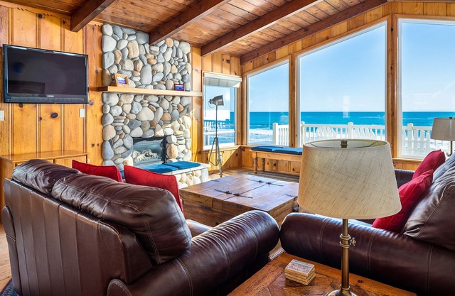 Private stairs to beach on Pacific Ave walk to town