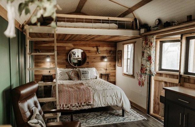 Private tiny cabin- 10 minutes from Dale Hollow Lake!