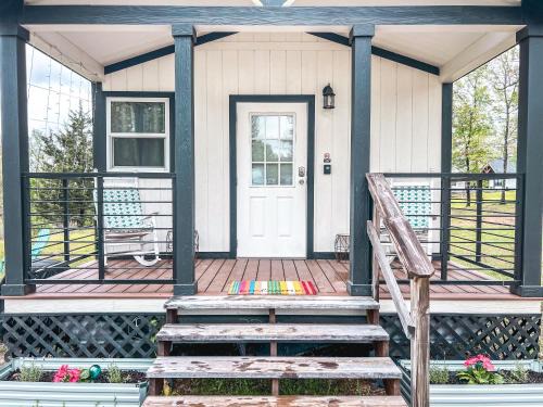 Private Tiny Home Royal Ridge Getaway
