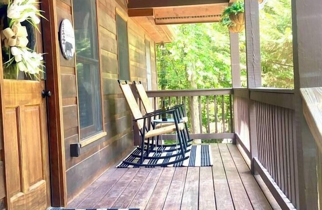 Private Views/Decks/1 Mile from Gate/8 Mins to Wineries, Private Views/Decks/1 mile to gate/Win