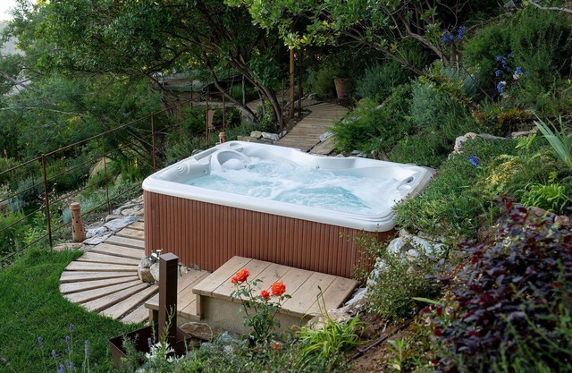 Private Villa with A/C, sauna, WIFI, hot tub, balcony, panoramic view, close to Forte Dei Marmi