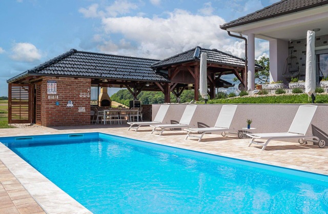 Private Villa with private pool, WIFI, A/C, TV, terrace, pets allowed, panoramic view, parking