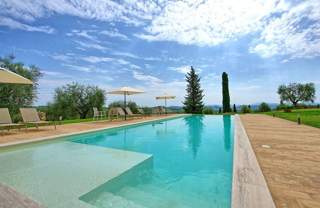 Private Villa with private pool, sauna, A/C, WIFI, TV, panoramic view, close to Montepulciano