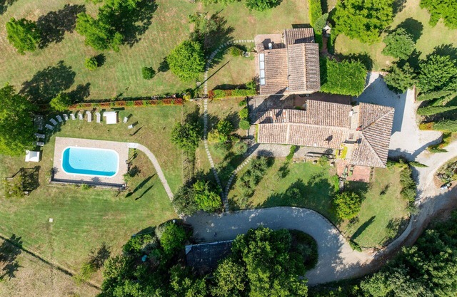 Private Villa with WIFI, A/C, private pool, TV, pets allowed, panoramic view, close to San Gimignano