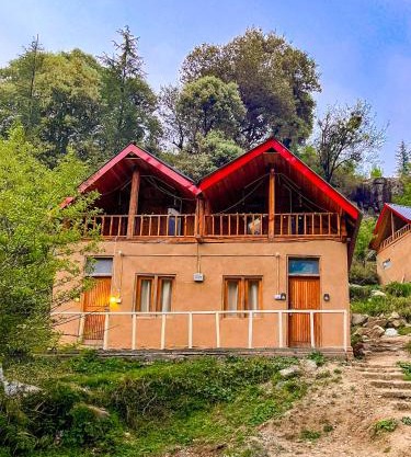 Private Wooden house in Jibhi by Kahani