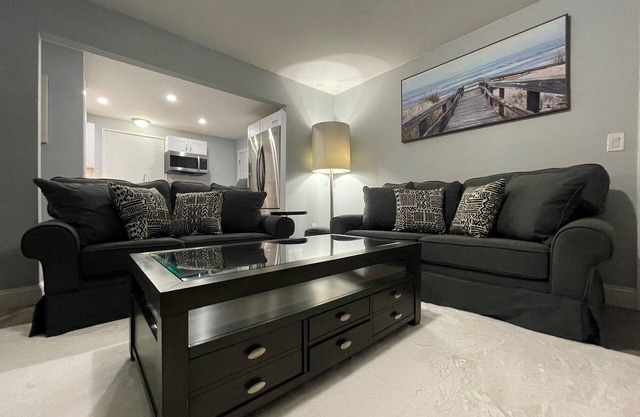 Professional 2BD Condo close to Hospitals| HBHS