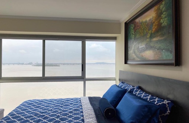 Puerto Santa Ana, Suite con vista al Rio