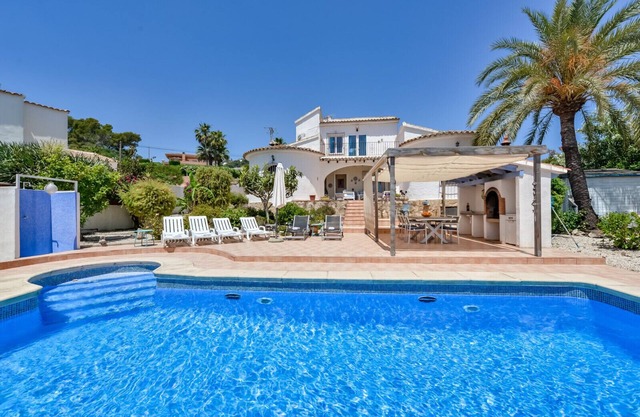 PURA VIDA, Villa in Moraira for 7 pax with private pool and free wifi