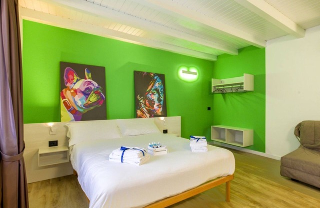 Purple - Room in nature with private bathroom