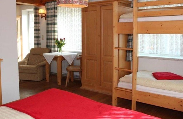 Quadruple room 17 - Kasleitner organic farm (3 flowers)