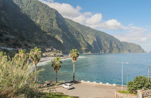 Quaint 4-bedroom country house in Seixal