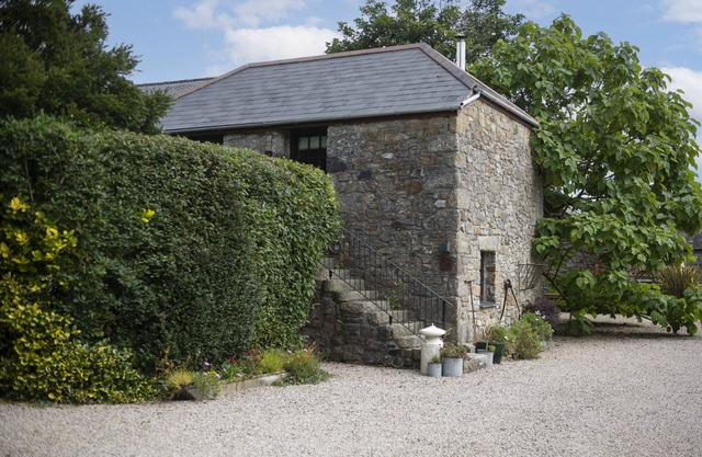 Quaint and cosy, this reverse layout barn conversion exudes original charm and ultimate luxury. Quin