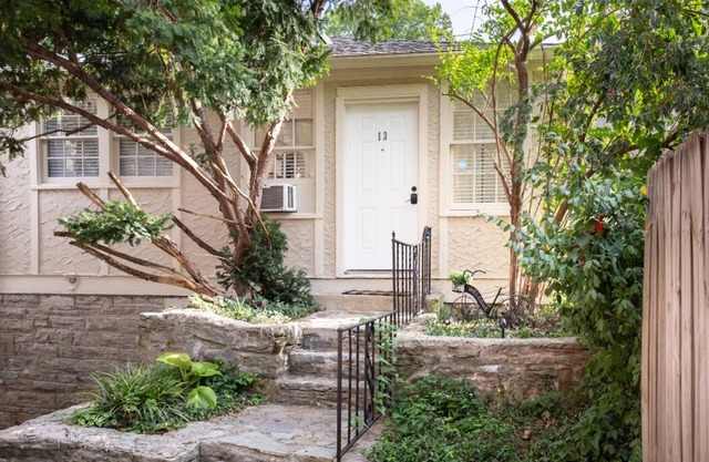 Quaint Cottage close to Vanderbilt and Downtown