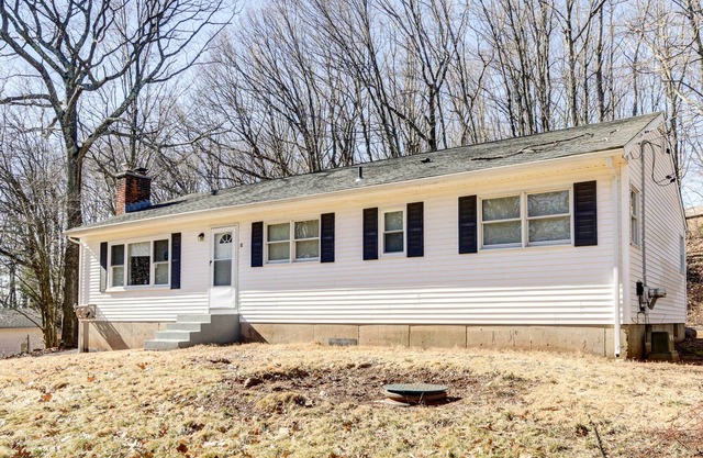 Quaint Hamden Home: 7 Mi to Yale University!