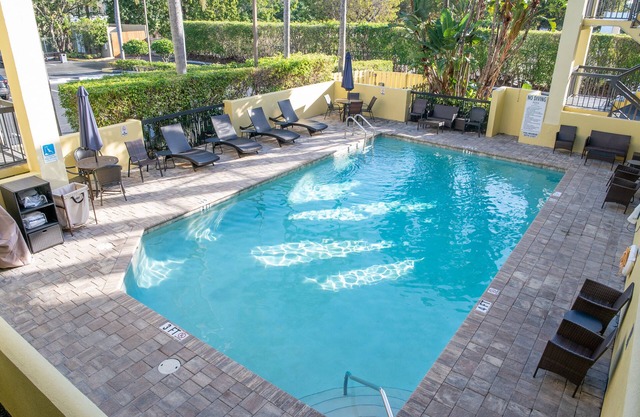 Quality Inn Palm Beach International Airport