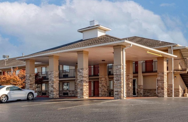 Quality Inn Russellville I-40