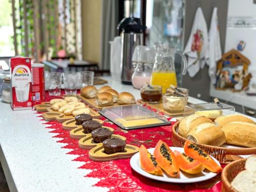 Quarto 2 - Hospedaria Orquídeas de Bombinhas - com delicioso café da manhã incluso