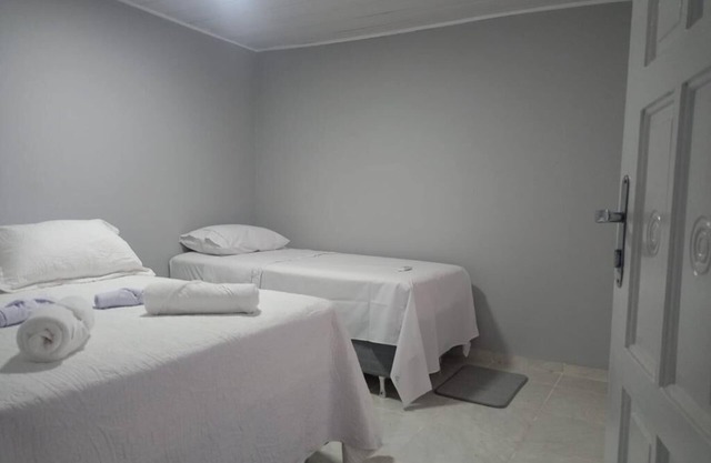 Quarto Espaçoso no Centro de Foz