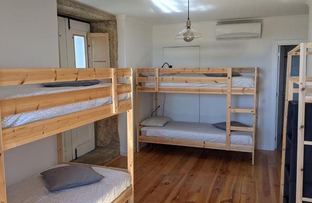 Quarto privado com beliches e WC - 4 camas - Lagarto Pintado Casa n'Aldeia