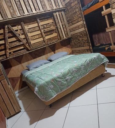 Quarto refrigerado,sala,cozinha completa,banheiro privativo