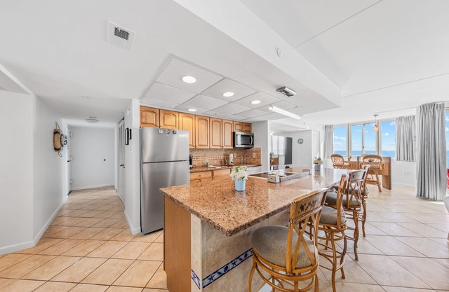 Quay 1008 Direct Ocean Front in/outdoor Pools