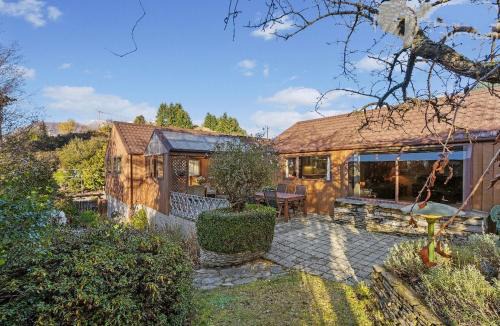 Queen's Fernhouse Mountain View Holiday Home