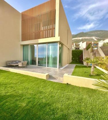 Queen’s Luxury Vila 111/A