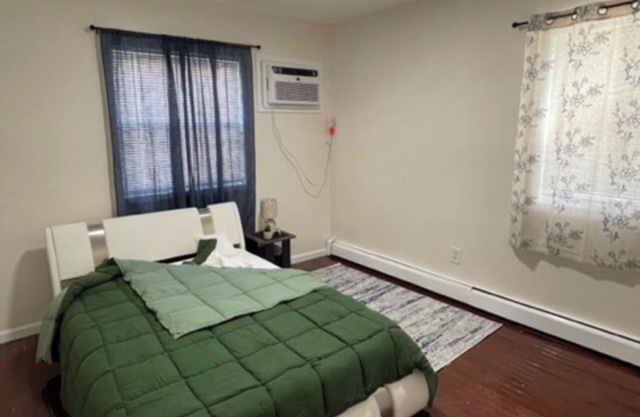 Queens Modern 3 Bedroom Apartment. 5 mins from JFK